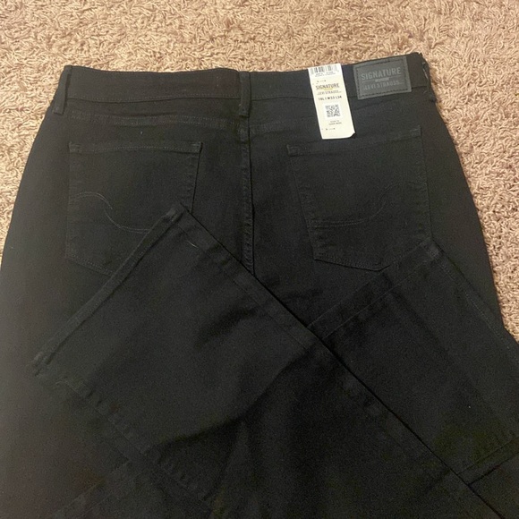 NWT Women Signature Levi Strauss Jeans - Picture 5 of 5